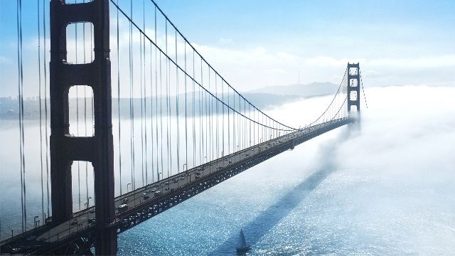 <b>Majestic Golden Gate Bridge PowerPoint Background Pictures</b>